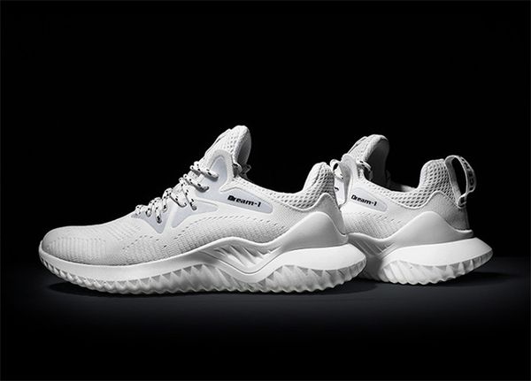 

with box designer shoes triple s sneakers cool bottom wild lightweight sneakers white black four color running outdoor shoes