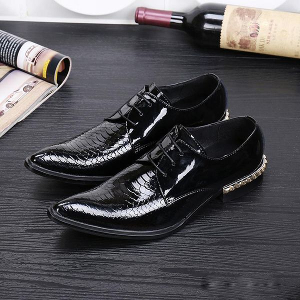 Erkekler Siyah Elbise Ayakkabı Moda Sivri Burun Python Yılan Desen Boş Deri Ayakkabı Lace Up Perçinler Charm 38-46