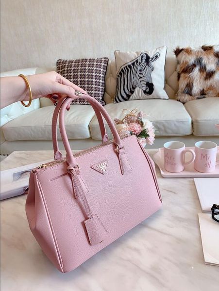 

fashion classic selling ladys tote bag one shoulder beautiful and practical coexist large capacity received size :31*21 cm