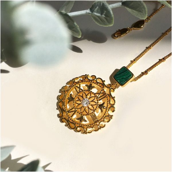 

fashion jewelry necklace green and white shell agate bohemian necklace for women luxury designer designer jewelry for women with box, Silver