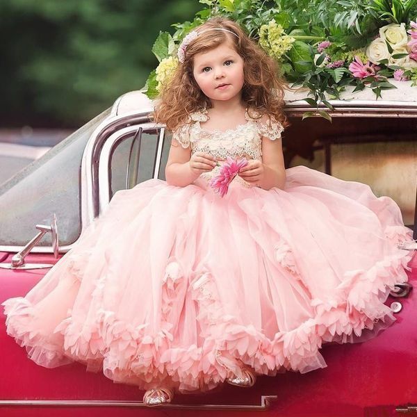 Adorável Blush Rosa Vestidos Da Menina de Flor Princesa Cap Mangas Apliques Plissados ​​Ruffles Longo Crianças Formal Festa Vestidos Pageant