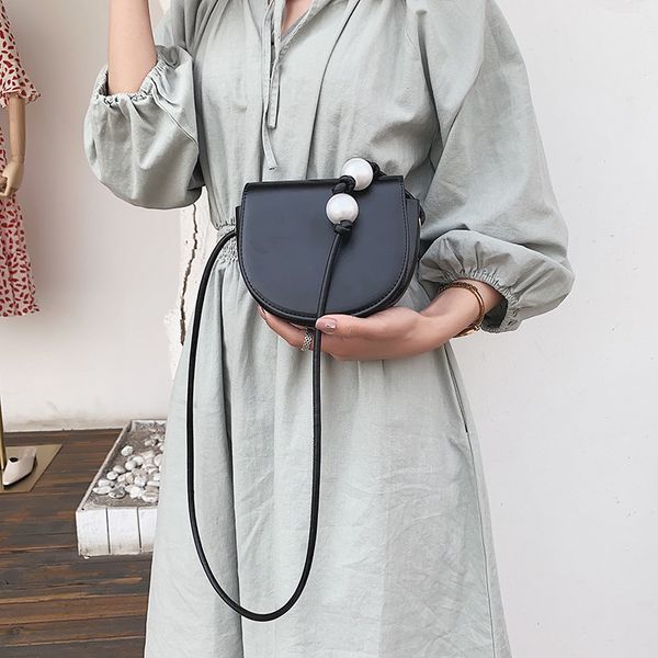 

2019 xia new simple oblique satchel girl one shoulder bag simple pearl saddle bag