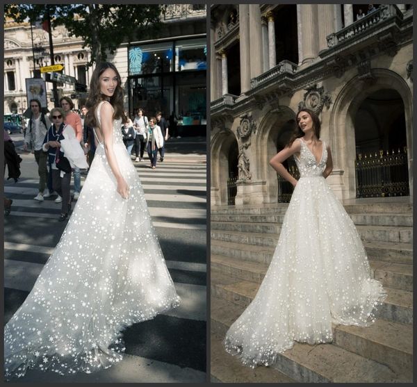 2020 Neue elegante Brautkleider mit V-Ausschnitt, rückenfreie Brautkleider mit Sternen, Sweep-Zug, A-Linie, Kristall-Hochzeitskleid nach Maß