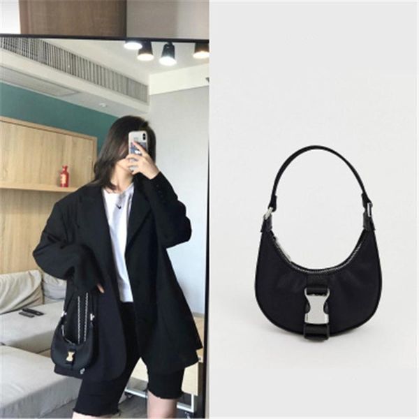 

new 2020 handbag vintage french underarm bag european and american style versatile nylon fabric baguette women's bag