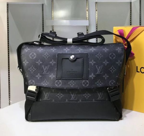 

Genuine leather famou fa hion de igner me enger bag cla ic brand cro body bag men houlder bag