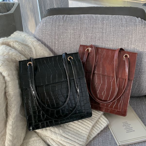 

2020 new bag female crocodile pattern fashion hand bag female shoulder small square niche stone pattern