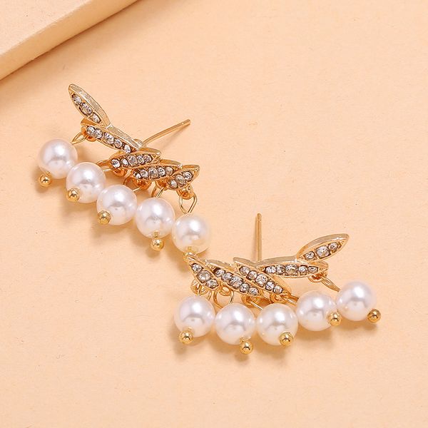 

simple small exquisite micro-inlaid pearl earrings 2020 new trend high-grade leaves-shaped short earrings for women fashion jewelry, Golden;silver
