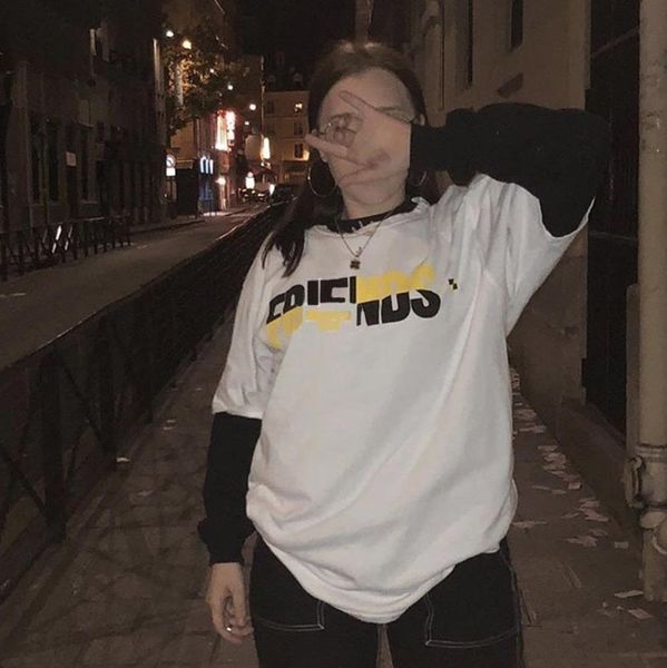 

19ss большой v тестирование как можно скорее рокки футболка париж поп партизанских друзей, общества с коротким рукавом мода улица ау мужчин, White;black