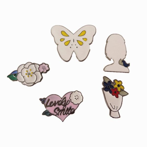 Acheter Gros Livraison Gratuite Dessin Animé Mignon Fleurs Papillon Fille émail Broches Broches Badge Badge Jeans Décoration De Mode Bijoux Pour Les