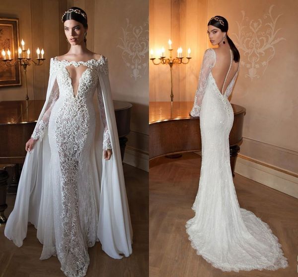 2020 Berta Abiti da sposa a maniche lunghe Applicazioni di pizzo Perline Sheer Back Abiti da sposa Abiti da sposa con spalle scoperte Sirena Abiti da sposa con mantella in chiffon