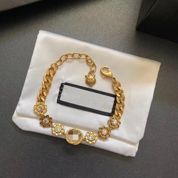 

2020 europe and the united states fashion new bracelet, Slivery;golden