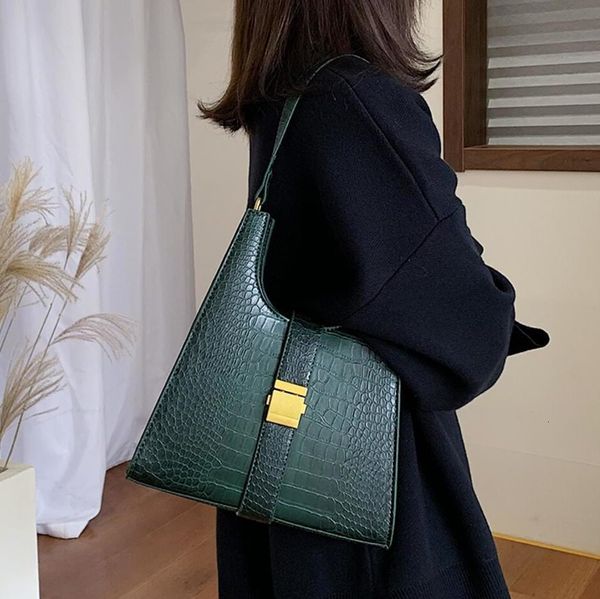 

vintage fashion female crocodile pattern tote bag 2019 new quality leather women's designer handbag lock shoulder messenger bag