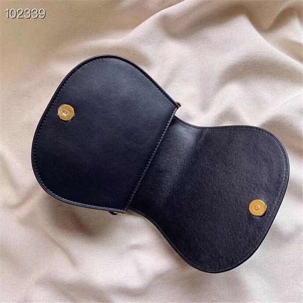 

mini leather slant bag single shoulder bag round metal bracelet perfact decoration size:19/15/6.5 cm pattern handbags ing
