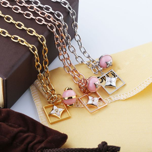 

2020 pink round flower with diamond necklace hollow flower designer necklace simple and exquisite women's necklace designer jewelry, Silver