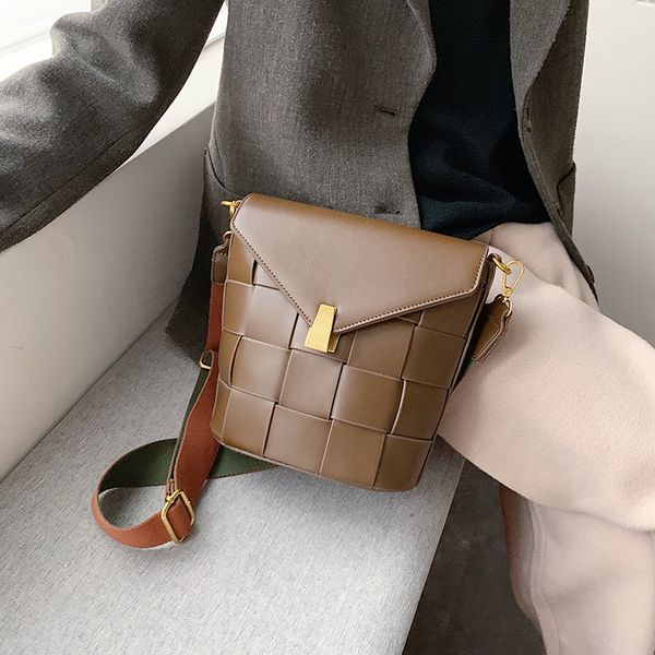 

женская мода bucket bag простой плетение ковша сумка новый 2019 широкий ремень с crossbody сумки урожай замок мешки плеча женщин