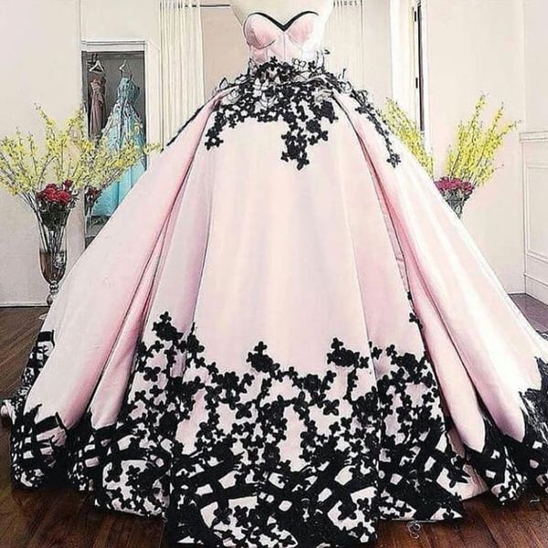 

dubai puffy blush pink ball gowns 2020 sweetheart plus size balck lace appliques evening dresses lace up vintage gowns abendkleider, Black;red