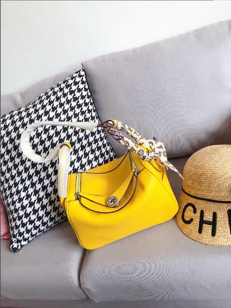 

2019 style bag bag more relaxed and elegant full baotou layer leather grain hardware guarantee that never fade side pocket can receive small