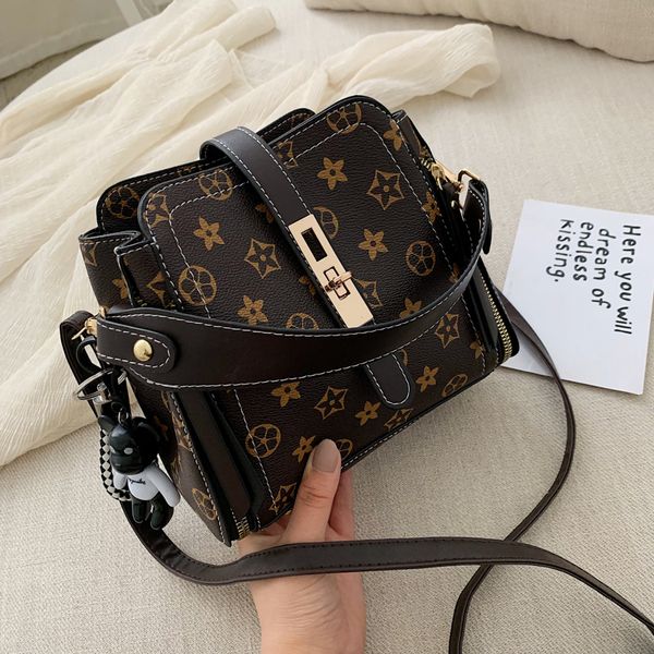 

fantasy 4 стиль кожа pu высокой емкости crossbody плечо сумки для женщин цветочные сетки форма женщины высокого качества модный vintage