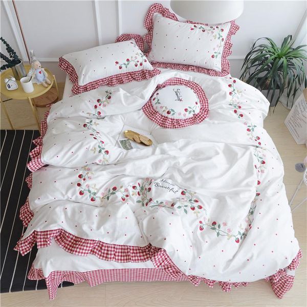 

white pink embroidery strawberry cute bedding sets girls king  size bed sheet set 5pcs duvet cover linen set pillow covers