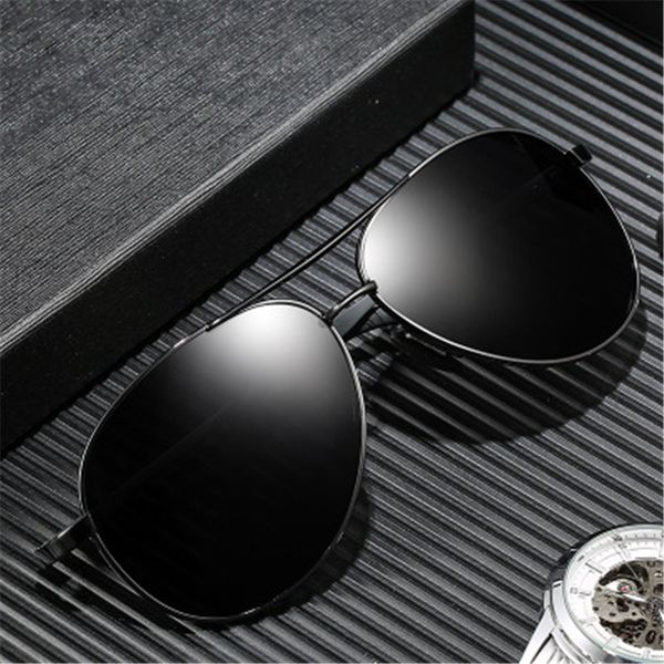 

2020 new men's polarized sunglasses color changing glasses fashion personality trendsetter driving fashion accessories sunglasses whole, White;black
