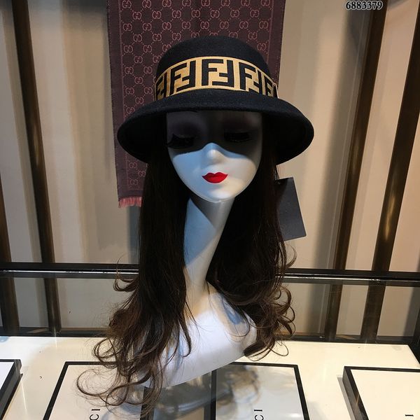 

Lady Designer Hat Простой и стильный Темперамент Sunhat Мода Алфавит Классик Шерсть Top Hat
