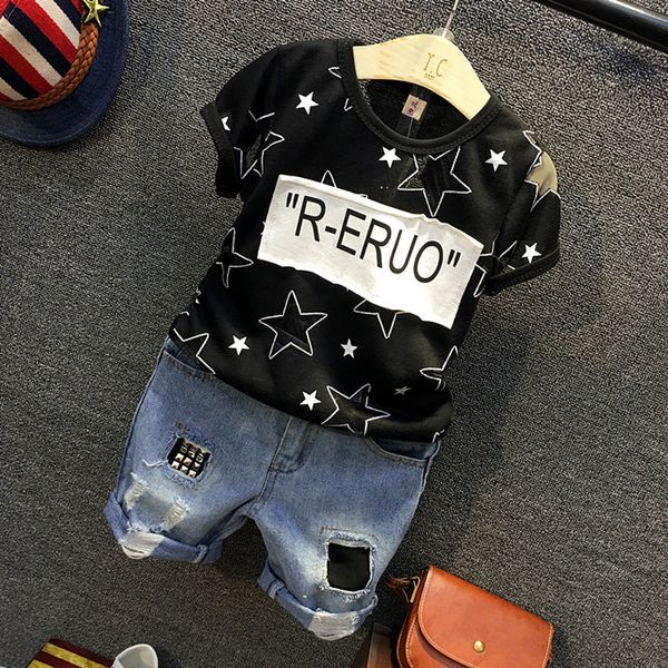 

детские мальчики мода комплект одежды дети черные звезды печатные футболки и отверстия жан короткие 2шт дети случайные все матч одежда 2-7т, White