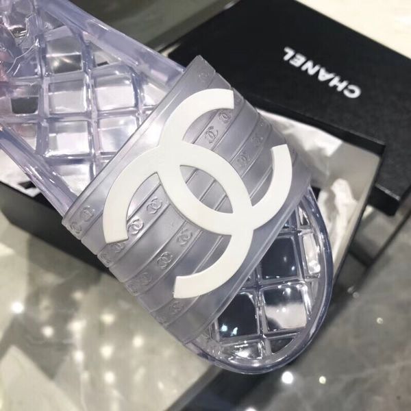 

Дешевые Продажи 2019 летом горячий стиль Прозрачные модные женские дизайнерские сандалии высокого качества Лучшие бренды шлепанцы С коробкой Смешивание цветов