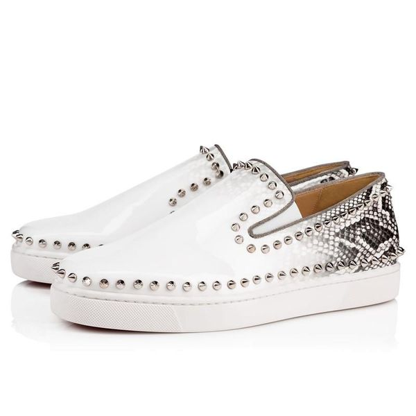 

2019 patent leather casual men's shoes snakeskin pattern spikes rivets round toe zapatillas hombre designer slip on flats shoes, Black