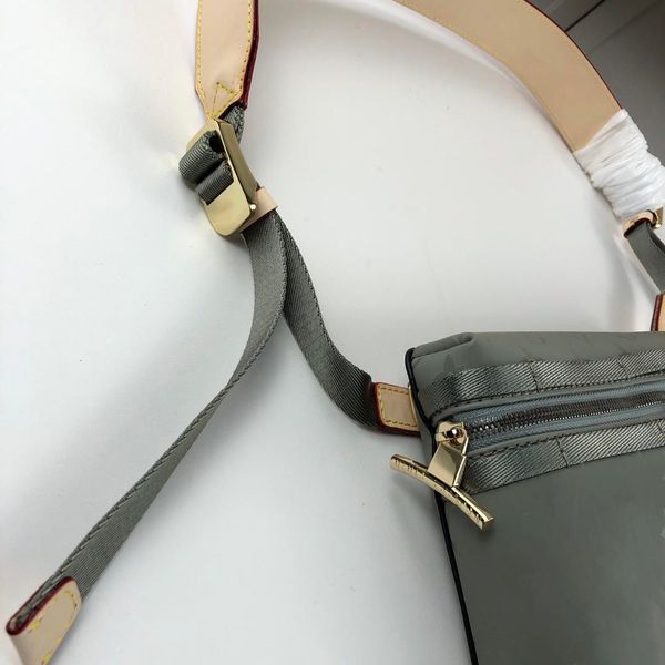 

2020 new.3889. messenger small postman bag for slanting, suitable for the fashionable choice of daily life: 26x18x4cm
