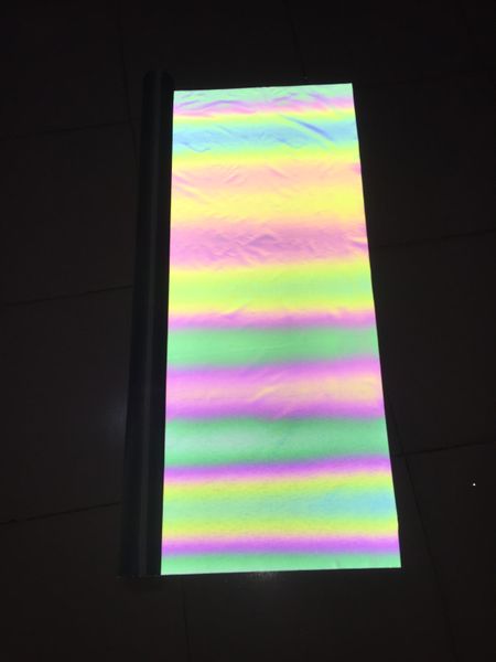 5m * 140 cm Notturno Segnale di traffico Iridescenza Riflettente Rainbow Poliestere Panno Panno Personalità Borse Abbigliamento Materia Magia fluorescente Tessuto a colori variabile