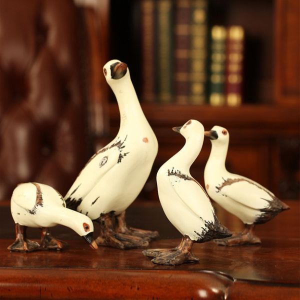 

4pcs/set resin crafts antique ducklings home decoration living room cabinets clapboard do the old home decoration accessories