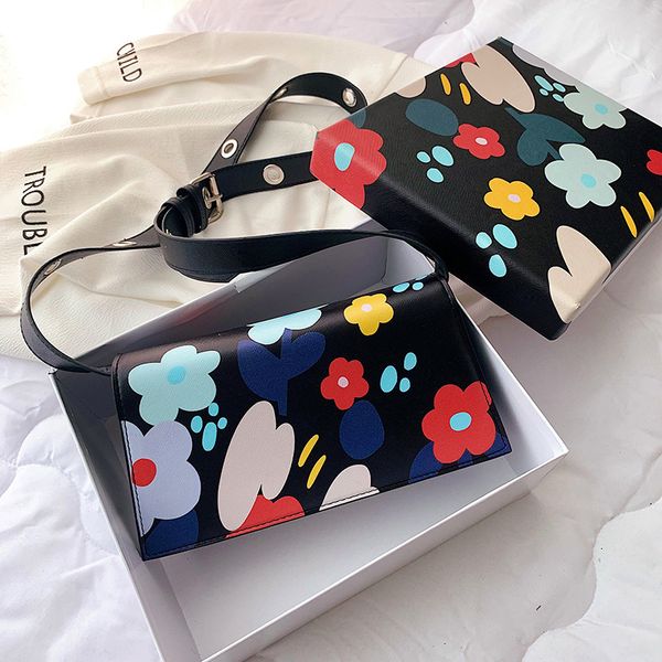 

2019 new korean fashion women's bag trapezoidal flower bag printing broadband shoulder messenger net red envelopes