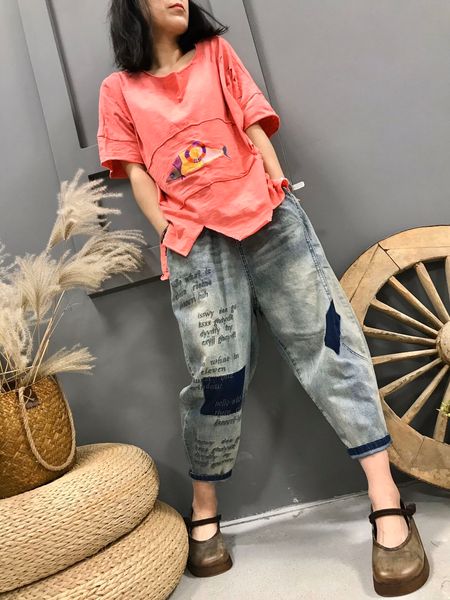 

lake blue white black feer stamping affixed cloth jeans girl coloured drawing or pattern bk4466