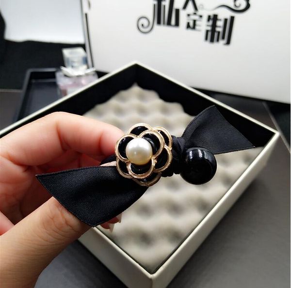 Fashion-Korea einfaches schwarz-weißes Kamelienhaarseil Schleife Stoff Haarring Kopfseil Perle Kugelkopf Krawatte Rippengummiband