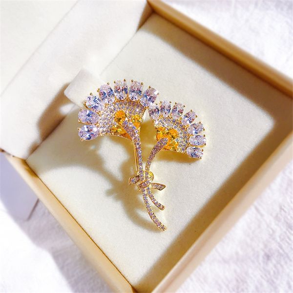 

fashional кристалл кубического циркония золотые листья броши булавки для женщин свадьба ювелирные изделия платье сумка шляпа аксессуары прот, Gray
