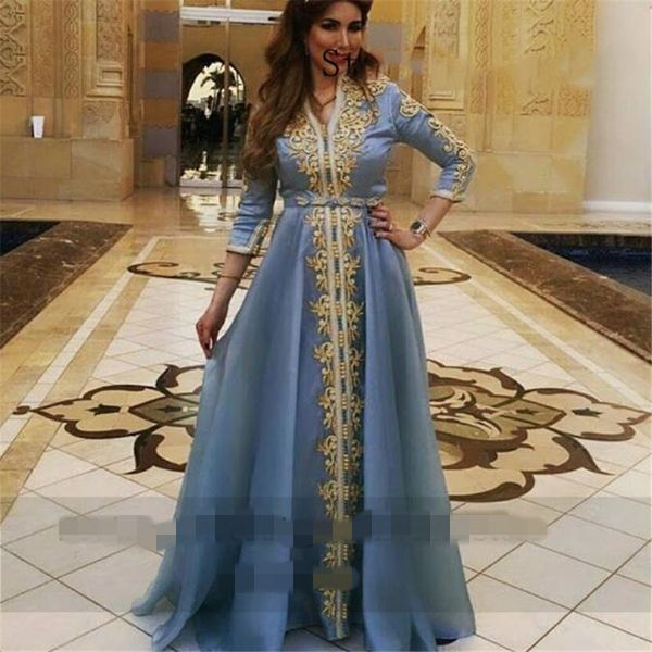 Rauchblaue, goldene Spitzenapplikationen, marokkanisches Kaftan-Abendkleid mit V-Ausschnitt, Dreiviertelärmel, saudi-arabische Ballkleider, muslimisches Chiffon-Kleid