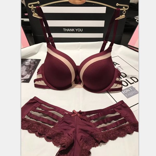 

new ladies smooth lace bra underwear set comfortable gathering of adjustable women's underwear on both sides, Red;black