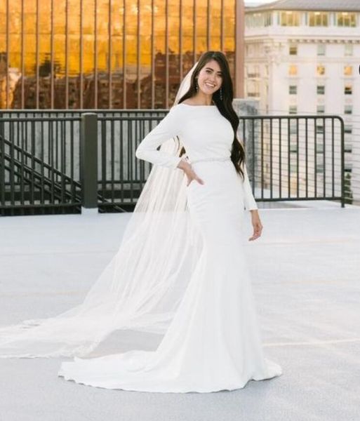 Semplici abiti da sposa a sirena in crêpe maniche lunghe modeste scollo a barca bottoni sul retro semplici ed eleganti abiti da sposa LDS sposa religiosa Go2541