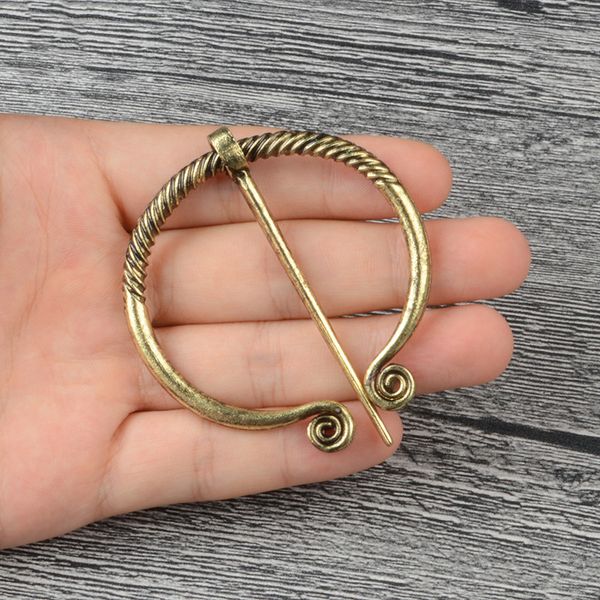 

retro ribbed viking brooch collection twists knotted fibula cloak pin, Gray