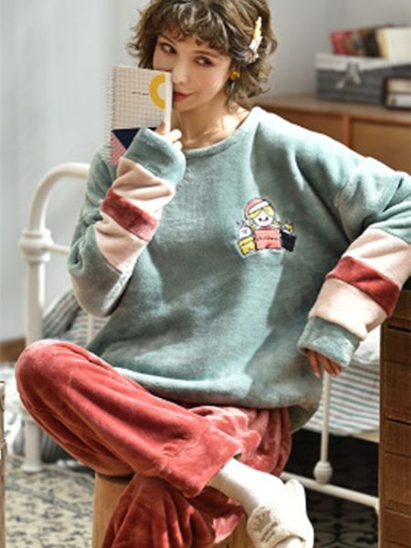

new coral velvet pajamas women's autumn and winter thickened plush warm loose large flannel little women's lovely home clothes, Black;red
