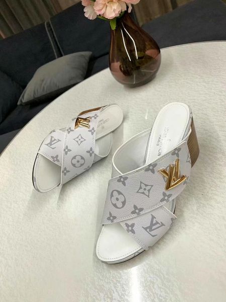 

19 новый с коробкой хорошего качества женщины натуральная кожа шпильки сандалии н