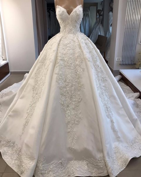 

vintage sequined lace appliqued strapless ball gown wedidng dresses luxury sweetheart plus size saudi dubai arabic bridal gown, White