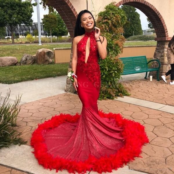 2019 Sexy Sereia Pena Vermelha Vestidos de Baile com Trem Lantejoulas Sparkly Apliques Cut-out Pescoço Alto Africano Vestidos de Festa À Noite Vestidos