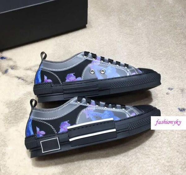 

classics b23 single m classic logo as the main vision, in the way of large-area printing on the upper couple 35-42, Black