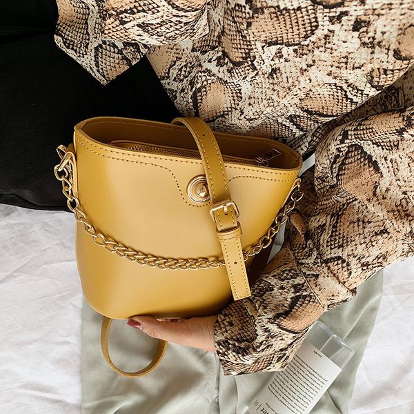

high sense baggage girl 2019 new chaohua edition simple baitao bucket fashion one shoulder slant bag