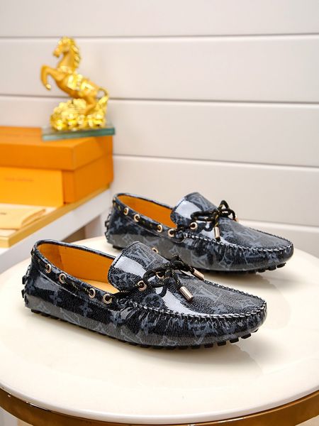 

new 2020 men's luxury fashiondesigner men's slippers black spike patent leather sleeve dress wedding flats business party shoes ah