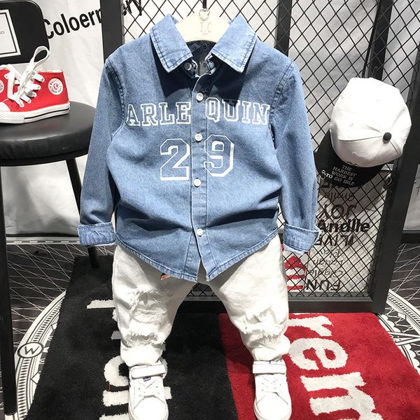 

wnleigel 2pcs boys fashion autumn spring clothing set kids turn down denim letter printed shirt and white holes pant set clothes t200414