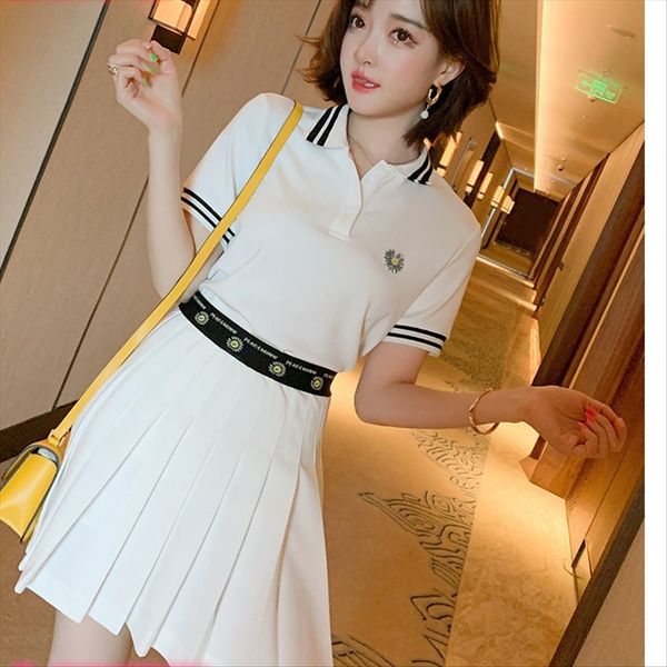 

2020 summer aging contrast pearl pleated skirt color printing lapel pearl daisy polo shirt high waist pleated skirt suit, White