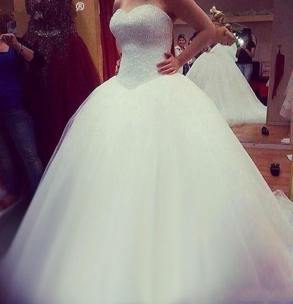 

весна пляж холтер свадебные платья верхняя бисером кружева аппликации с жемчугом развертки поезд тюль свадебные платья hu352, White