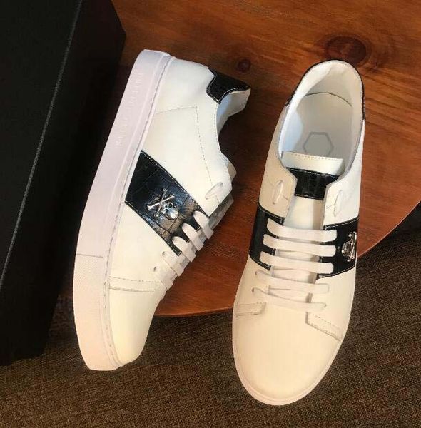 

luxury designer mens shoes genuine leather designer sneakers rivets punk style runner shoes with iconic metal skull brand trainers 030, Black